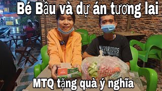 Bé Bầu vừa đi khám thai về, MTQ tặng quà ý nghĩa và những dự định về tương lai và xa hơn nữa