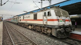 Dangerous scorcher | Inaugural of Extended Bikaner - Sealdah Duronto torments Begampur at 130 KMPH