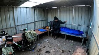 Cycling Tibet and encountering a simple house, I didn't expect there was a bed in it