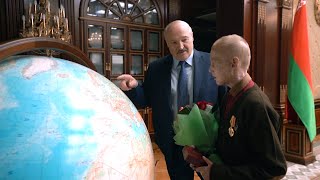 Лукашенко: Садись! Считай, что ты управляешь процессом! || Экскурсия для Ромы Когодовского