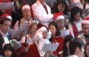 Roving Xmas carollers overwhelm Central