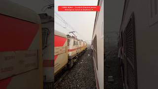 12988 Ajmer - Sealdah Express meets Baruipara Local at Dankuni ✅