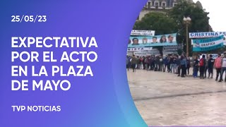 La Plaza de Mayo, poblada de militantes que esperan el acto con CFK