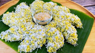 Delicious Thai desserts made from mung beans Soft and sticky formula, pandan flavor, coconut