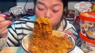 ASMR|MUKBANG|NOODLES|SEAFOOD|A bowl of spicy wonton noodles for supper