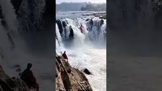 bhedaghat waterfall (धुंआधार जलप्रपात) jabalpur MP #ytshortsindia #viralvideo #madhyapradeshnews