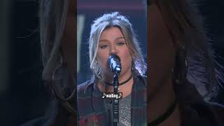 Kelly Clarkson covers Blink-182's 'All The Small Things' | SPIN