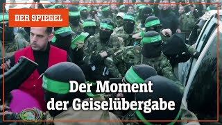 Freilassung in Gaza: Der Moment der Geiselübergabe | DER SPIEGEL