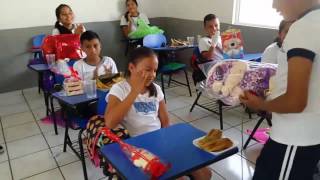 Video Emotivo: Niño se le declara a niña en la escuela