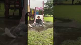 滑り台動画第22弾＃高校生＃滑り台＃雨の日＃おもしろ動画＃水溜まり＃水溜まりダイブ