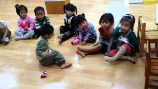 興中幼兒園_老師以母語進行點名活動