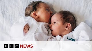 US woman with rare double womb has two babies in two days | BBC News