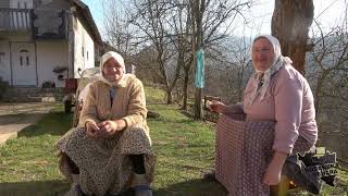 Jedna čuva ovce,druga koze i besjede.Nema samoće za njih dvije dok jedna drugu imaju