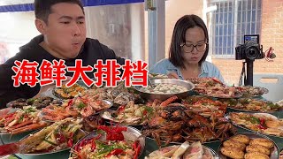 厦门超实惠的海鲜大排档，满满一桌子才花1000元，海鲜吃过瘾你们觉得值吗？【老胡吃饱饱】