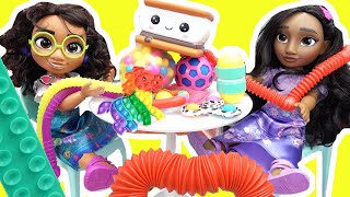 Disney Encanto Mirabel and Isabela Dolls Play with Fidget Surprises