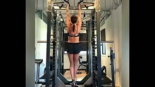 Kayla Itsines shows off amazing strength with pull ups
