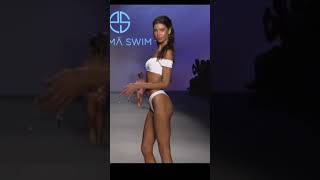 Poema Swim Swimwear fashion show 2019 - Thais Martins