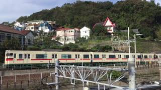 洋館群をバックに快走する山陽電車(山陽塩屋駅付近)　2018.10.5(金)15:16