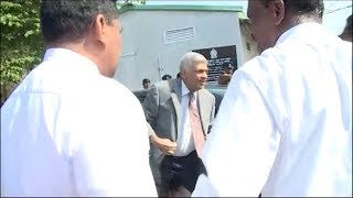 Prime Minister arrives at Bond Commission