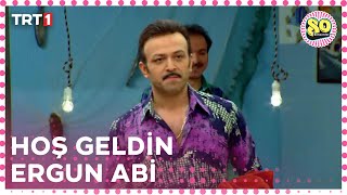 Ahmet, Ergun'u mahalleye geri getirdi - Seksenler 103. Bölüm @trt1