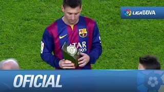 Messi recibe el trofeo como máximo goleador de la historia de la Liga BBVA