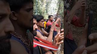 சீக்கிரம் பிடிங்க போயிட போகுது 🔥 ayyappa devotees taking photos of forest monkey 🐒 Sabarimala animal