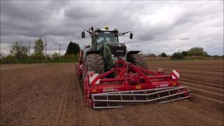 Gros chantier de plantation de pommes de terre 2017, Fendt 936 Grimme Exalta