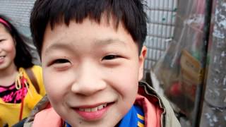 Korean kids saying hi