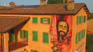 Modena, murales con il sorriso di Big Luciano alla Casa Museo Pavarotti
