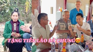 KHÁN GIẢ LÀO SANG VIỆT NAM TẶNG TIỀN CHO BÀ CHUNG HÀNH ĐỘNG RẤT Ý NGHĨA