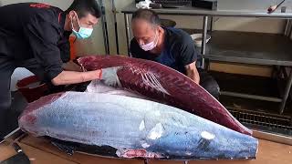 Unparalleled Superb Cutting Skill for Super-Giant Bluefin Tuna