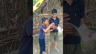 chalti Hui bus Palat Gai char Yatra ki Hui maut #comedyshorts #shortvideos #viral