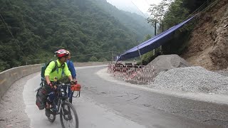 骑行川藏线第3天 翻越二郎山队伍分散  参观飞夺泸定桥