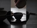 錆鉄釉絞り出しと手炒りの釜炒り茶 japanese shiboridashi kyusu and kamairicha.