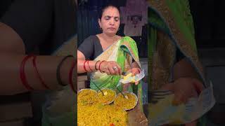 Beautiful Aunty Selling Maggie From 3 Am in Mid Night On the Street Of Lucknow | Indian Food | U•P |