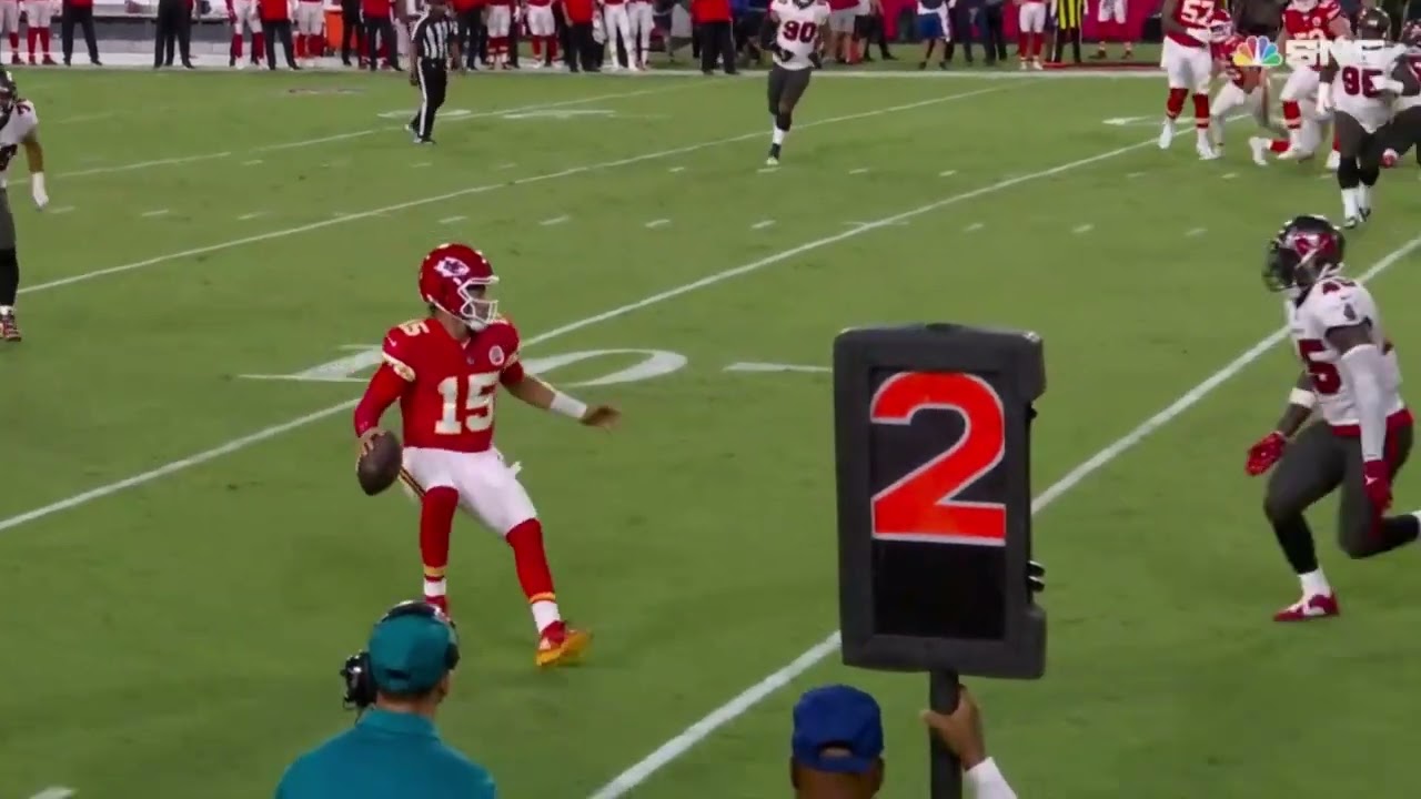 Patrick Mahomes UNREAL Touchdown TOSS 👀 | Buccaneers Vs Chiefs ...