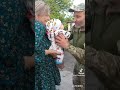 😍Перша зустріч дідуся з онукою. Дівчинка народилась коли дід був на фронті