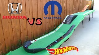 Hot Wheels Fat track Honda vs Mopar tournament race car toys