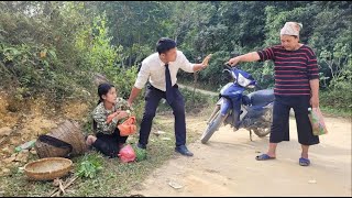 The daily life of a single mother. The kind boys mother does not approve of the two people in love.