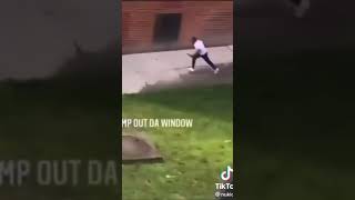 man jumps out window running from the feds on 63rd street chicago #youtubeshorts #viralshorts #63rd