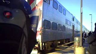 RARE!!!!!!!!!!! Metra arriving in waukegan with messed up bell