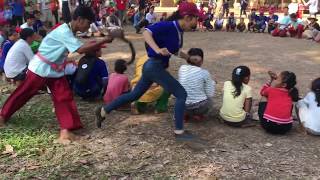 Leak Konseang Game - Cambodia Traditional Game in Khmer New Year