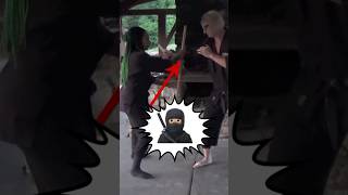 NINJA FIGHTING TECHNIQUES 🥷🏻 KUNOICHI teaching HOW TO FIGHT with a WALKING STICK vs KNIFE #Shorts