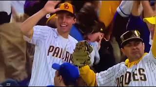 Padres fan fl!pp!ng off a Dodgers fan