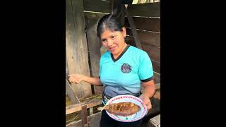 Prepare una tilapia frita en la finca NATHALIA