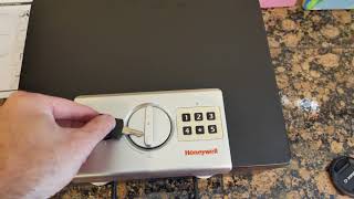 Unlock and Lock Honeywell Safe