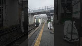 JR東日本長野支社の中央本線のみどり湖駅に特急あずさ29号松本行きがみどり湖駅を通過する