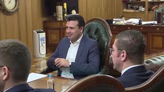 Zaev-Mickoski diskutojnë për presidencialet e prokurorinë - News, Lajme - Vizion Plus