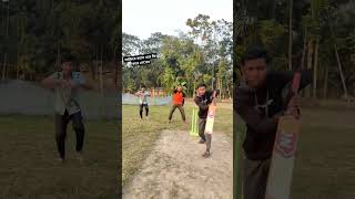 সাকিবে ক্যাস ধরে কি করে দেখেন 🤣#funny #youtubeshorts #funnyfacebook #comedy #facebook #bangladesh.