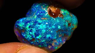 A Clean Skin Nobby is the ultimate type of rough opal to cut